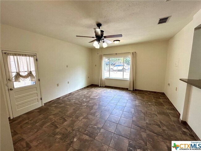 Building Photo - 875 E Torrey St
