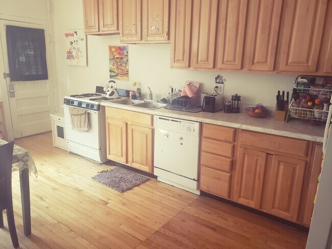 Foto del edificio - 3728 N Wilton Ave
