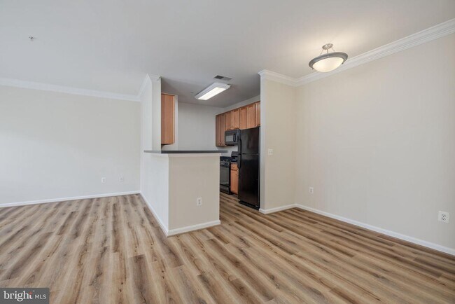 Building Photo - 4854 Eisenhower Ave