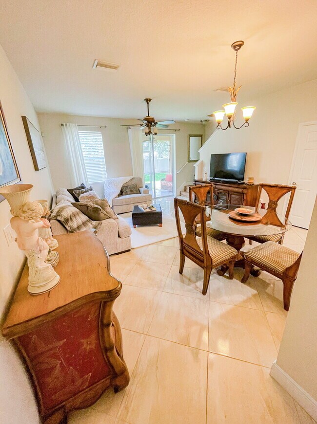 Foto del edificio - Gorgeous 3 bedroom 2.5 bath townhome in gated community in Copperstone!