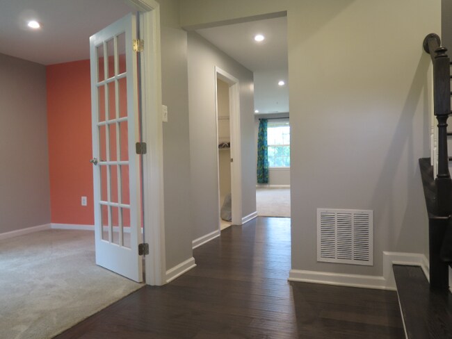 Building Photo - 18 Gates Park Ct