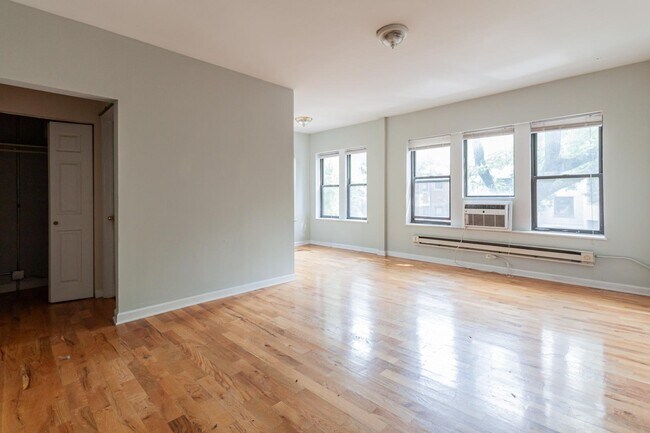 Building Photo - 3723 N Pine Grove Ave