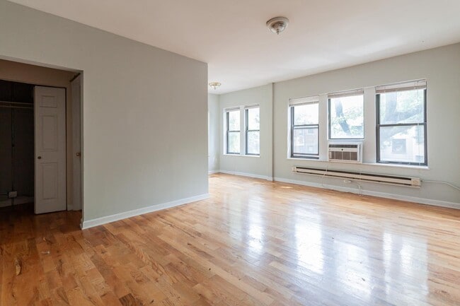 Building Photo - 3723 N Pine Grove Ave