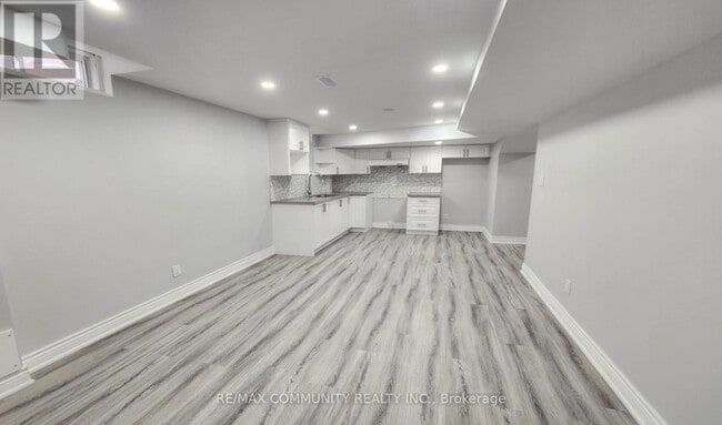 Building Photo - 1004 Maury Crescent