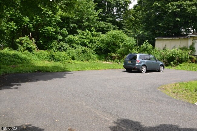 Foto del edificio - 35 Ledgewood Ave
