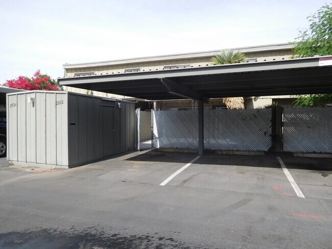 Foto del edificio - Available Now!! 3BEDS/2BATH LARGE TOWN-HOM...