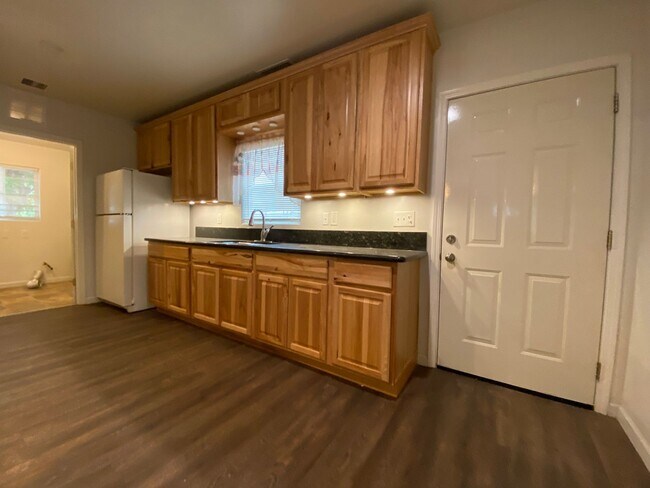 Foto del edificio - 863 Union St -- West Valley Real Estate