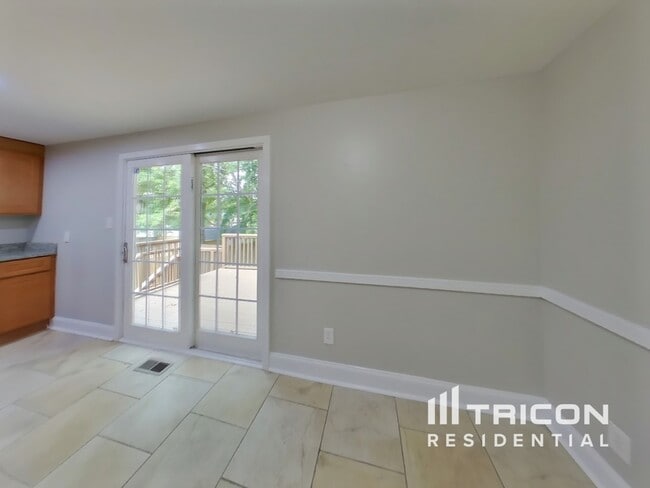 Building Photo - 9851 Branchleigh Rd