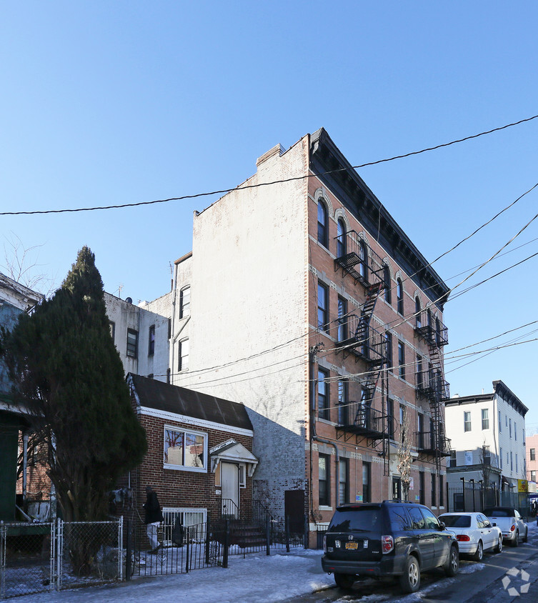 Foto del edificio - 130 Glen St