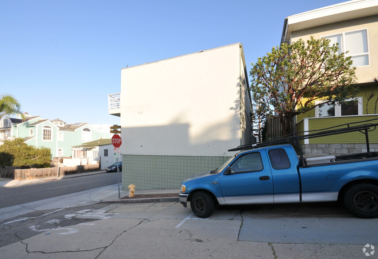 Foto del edificio - 3302 Manhattan Ave