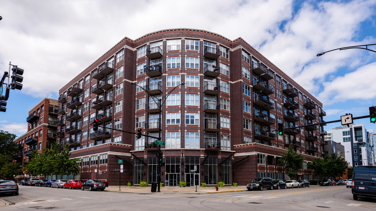 Primary Photo - 1000 W Adams St