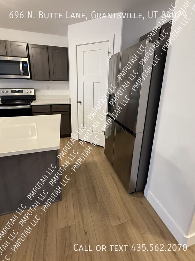 Foto del edificio - 696 Butte Ln