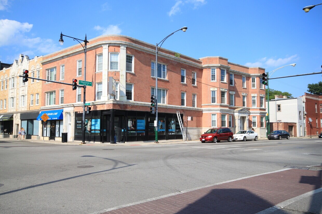 Foto principal - 1412 W Montrose Ave