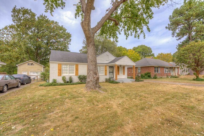 Building Photo - Charming 3-Bedroom Home with Modern Upgrades and Spacious Backyard in a Peaceful Neighborhood