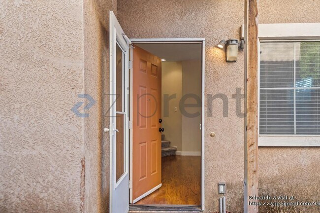 Foto del edificio - 1055 Adana Terrace