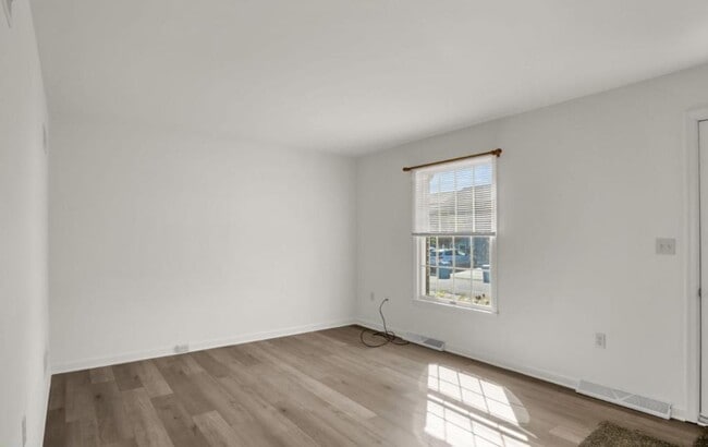 Foto del edificio - 653 Park Ridge Dr