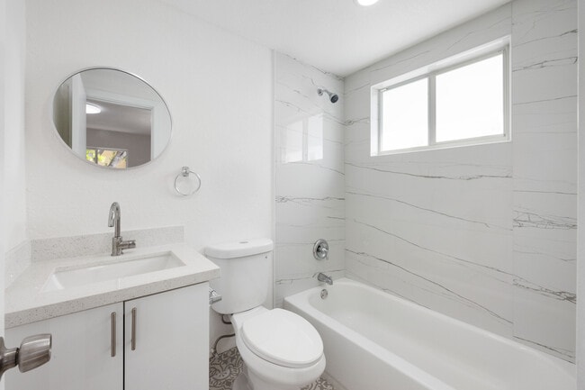 Building Photo - 1811 NW 19th Terr