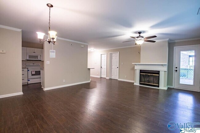 Foto del edificio - 4988-4987 7 Pine Cir