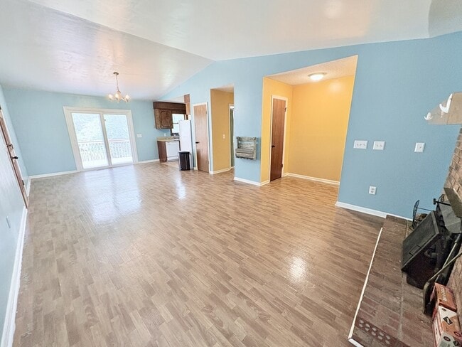 Building Photo - 127 Cedar Creek Cir