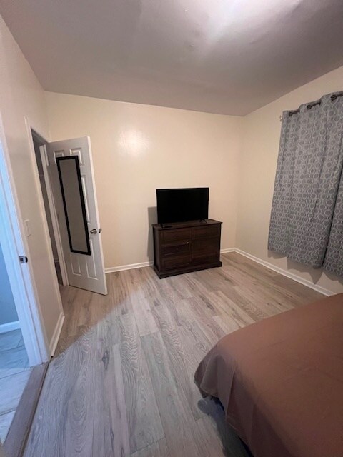 Dormitorio #1 - 72 Seymour Ave