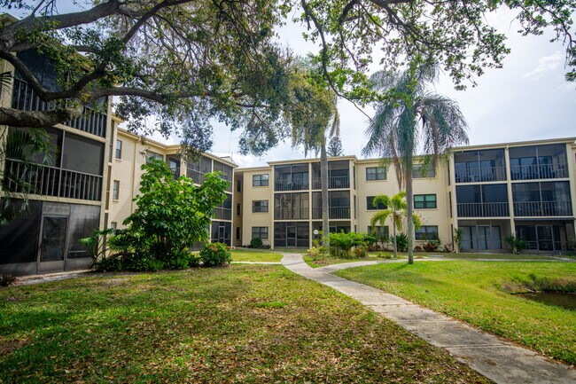 Foto del edificio - 305 30th Ave W