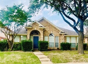 Building Photo - 4702 Redwood Dr