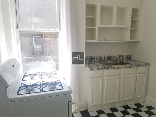 Building Photo - 56-15 Catalpa Avenue Unit C3