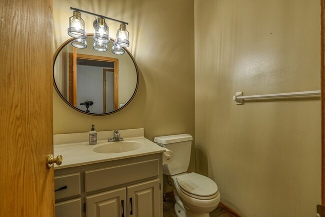 Building Photo - 7123 Yorktown Ln N