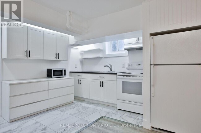 Photo du bâtiment - 6 - 252 SIXTH STREET