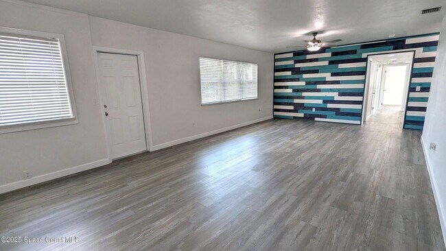 Building Photo - 702 Lund Cir