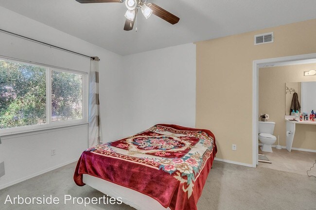 Building Photo - 484 Jordan Stuart Cir