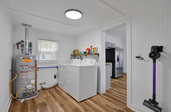 Building Photo - 521 E Water St