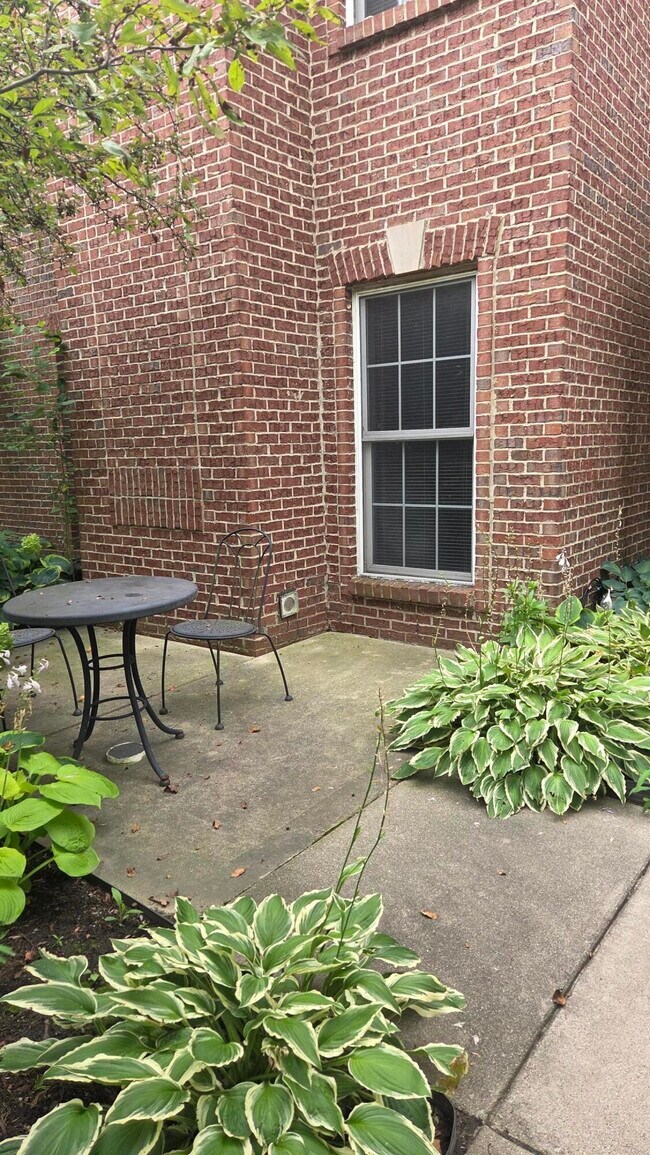 Building Photo - 5722 Wellesley Ln
