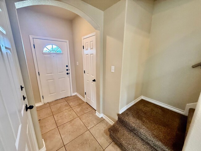 Building Photo - 5742 Golf Heights