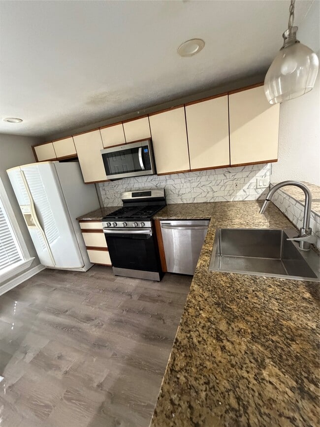 Foto del edificio - 2810 Grants Lake Blvd