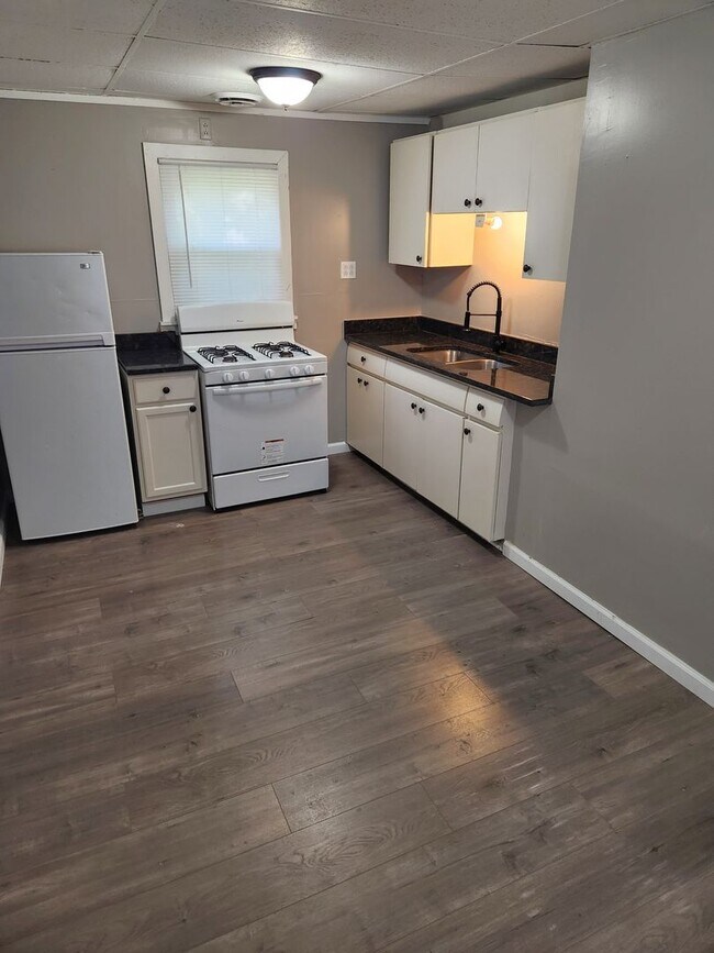 Foto del edificio - Utilities paid! Nice and clean 1BR, 1BTH n...
