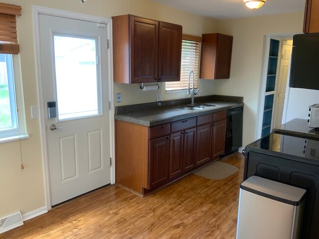 Foto del edificio - 10795 Moore St