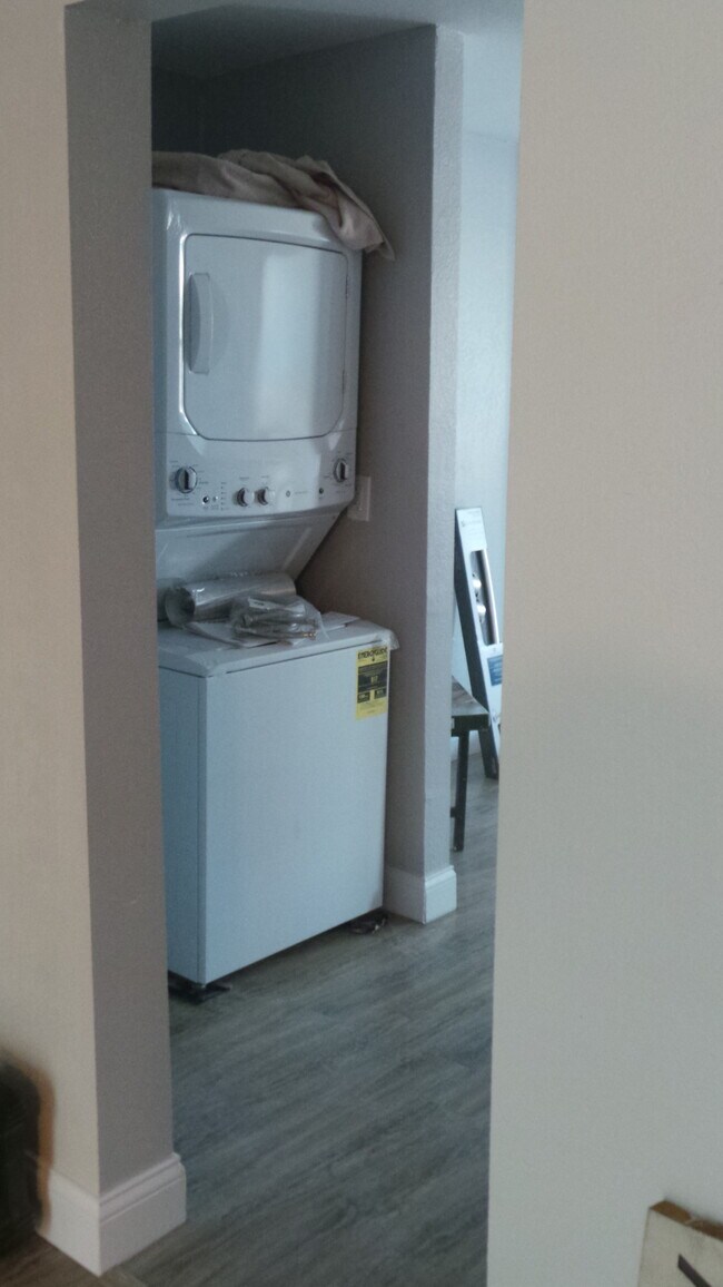 Washer/Dryer - 68 S 17th St