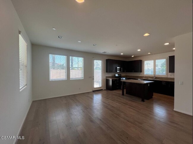 Foto del edificio - 8648 Winnetka Ave