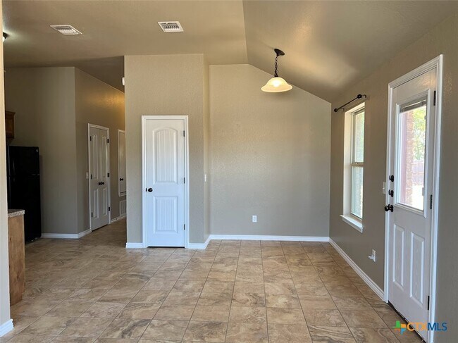 Foto del edificio - 201 Sladecek Dr