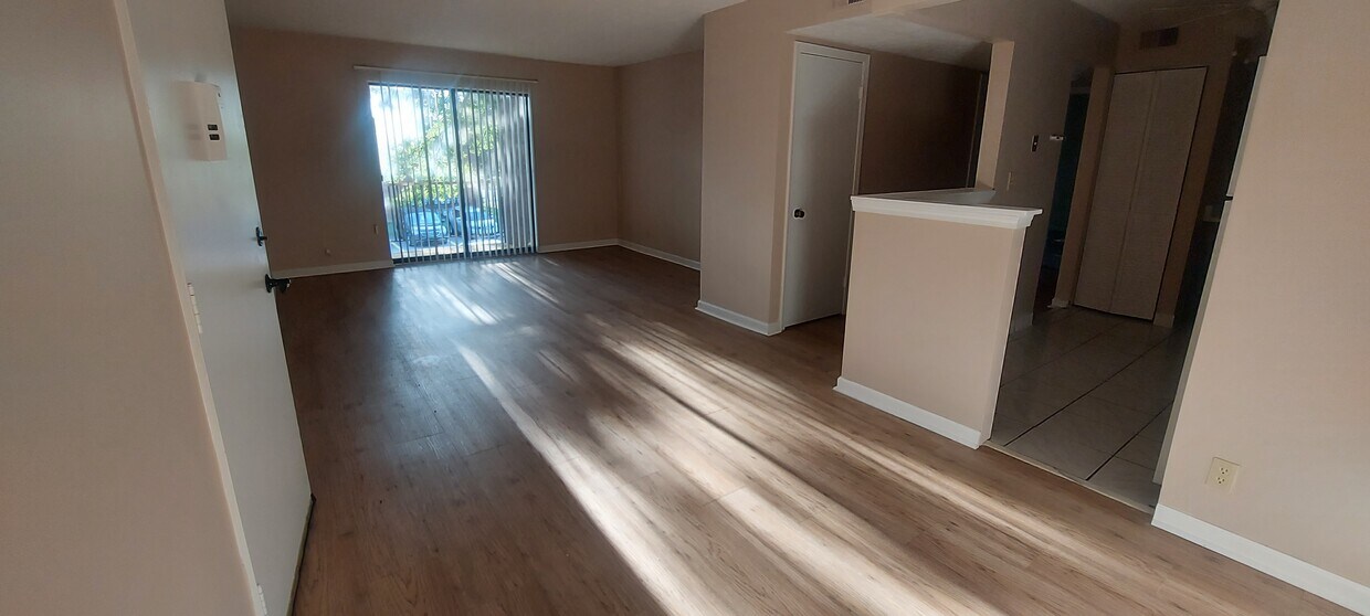 Foto principal - 7098 Wildwood Cir