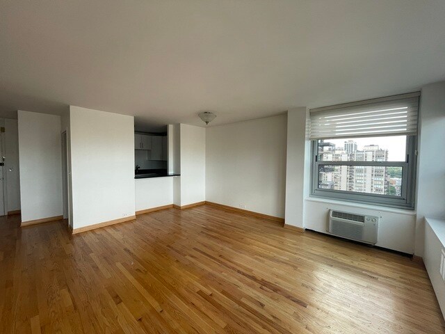 Foto del edificio - 1255 N Sandburg Ter