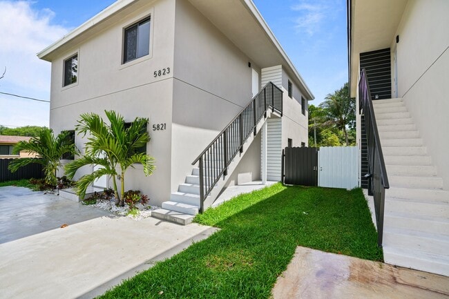 Building Photo - 5823 NW 30th Ave