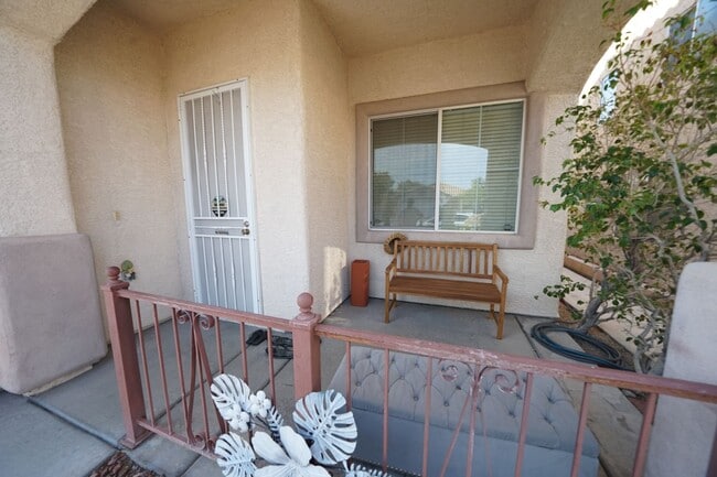 Building Photo - SHOWINGS AVAILABLE NOW