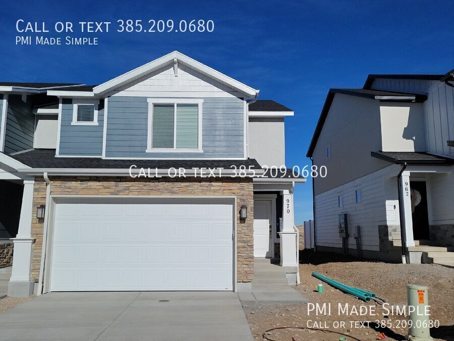 Foto principal - Brand New! Spacious 3 Bedroom Townhome