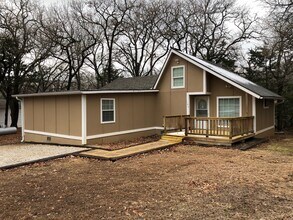 Building Photo - 105 Lazy Ike Ln