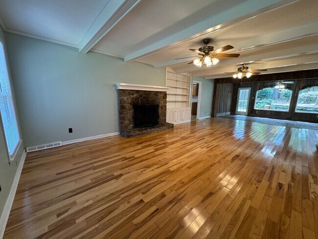 Foto del edificio - Large 3/2 House off Kingston Hwy- $2,195