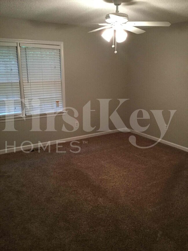 Building Photo - 1775 Independence Dr