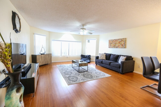 Building Photo - 2489 Sweetwater Club Cir