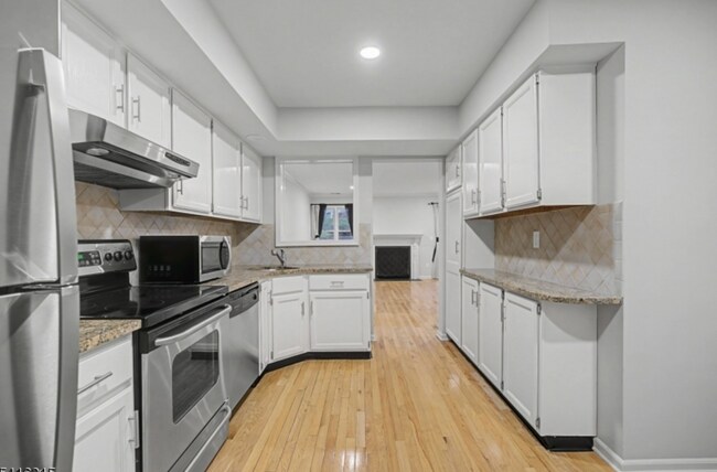 Building Photo - 6 Exeter Rd